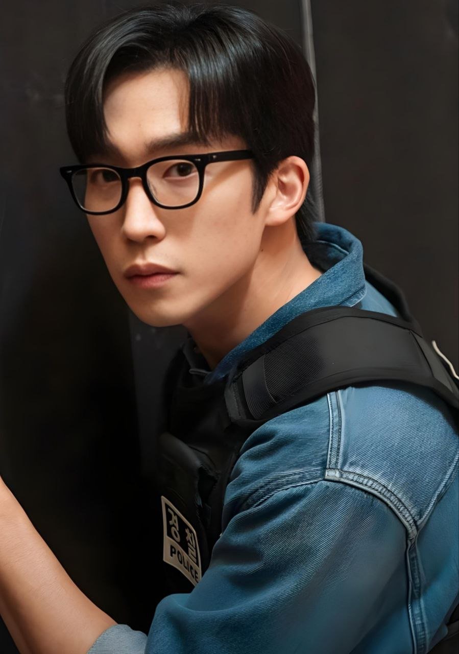 لي سانغ يي في دور مؤثر